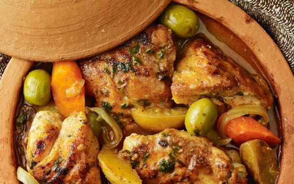 Pottery chicken with vegetables