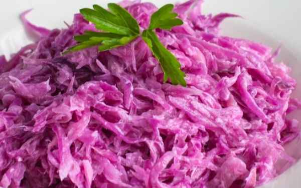 Red cabbage salad